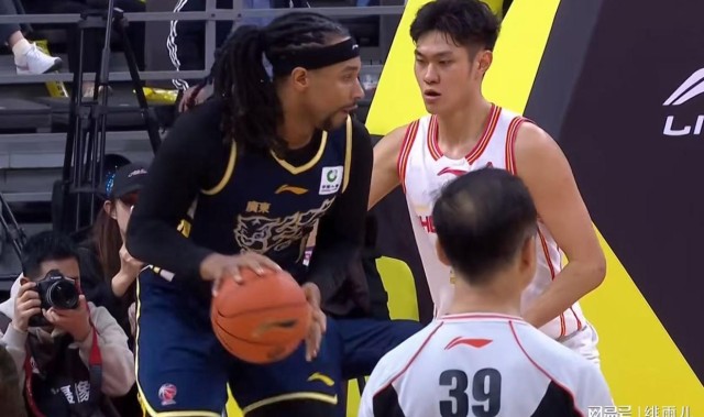 开云入口-朱芳雨赌对了！广东队狂练“新内线”，杜锋为他拒绝交易王浩然？