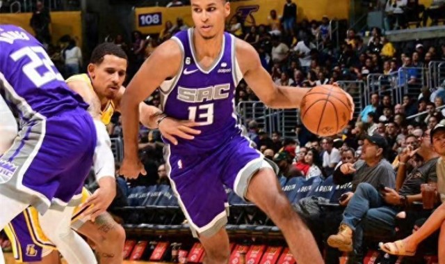 开云体育官网-库里新秀赛季命中166记3分 东契奇168记 爱德华兹171记 前三有谁|斯蒂芬·库里|投篮|首轮|NBA|萨克拉门托国王队_新浪体育_新浪新闻