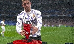 开云官网-【西甲】本泽马中柱+造红牌点球+中楣 皇马主场1比1