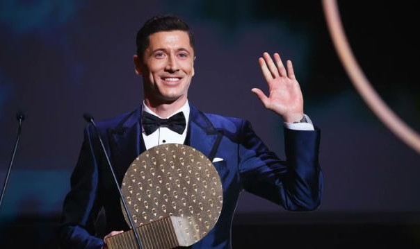 kaiyun-秦游夏：2021最强个体憾失大奖，莱万仍将再争金球！