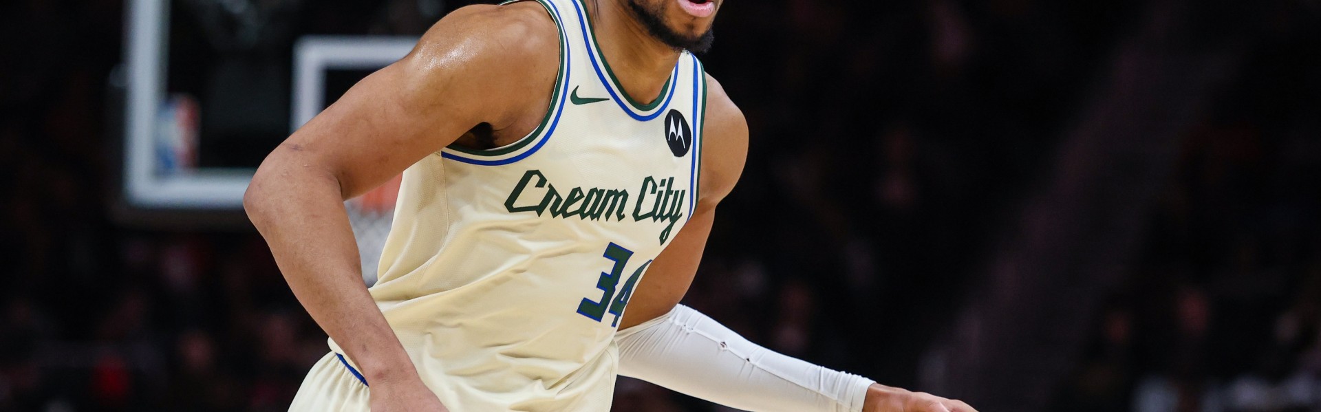 开云体育-气还没消？字母哥半场仅出手5次 拿到8分7板5助&amp;3失误