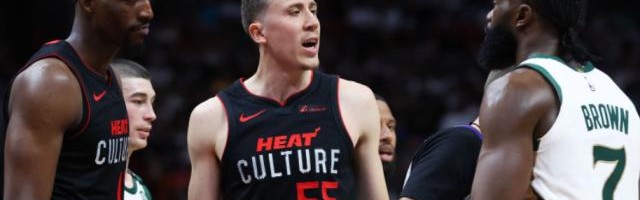 开云官网-奥利尼克第二？布朗夹胳膊恶犯引争议 邓罗怒喷