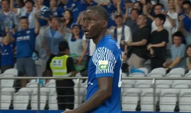 东体：阿苏埃婉拒球迷换座好意，感叹中国很大踢客场都是长途