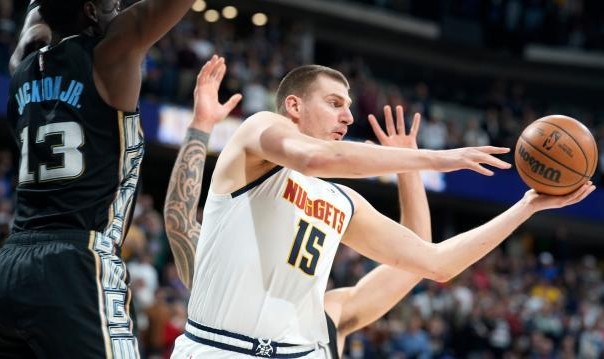 开云体育官网-征服对手！米切尔：约基奇像前几年的詹姆斯