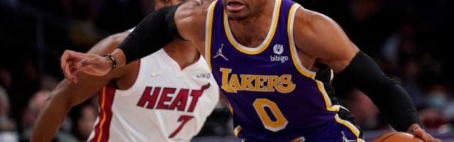 开云入口-蒙克爆发韦少回暖 热火罚球断电助湖人逃出生天